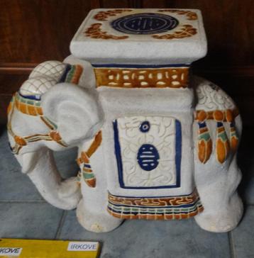 GROTE OLIFANT * Als Zitje of Plant Tafeltje * beschikbaar voor biedingen