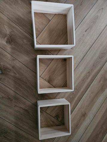 Houten Wandkubussen Set van 3 beschikbaar voor biedingen