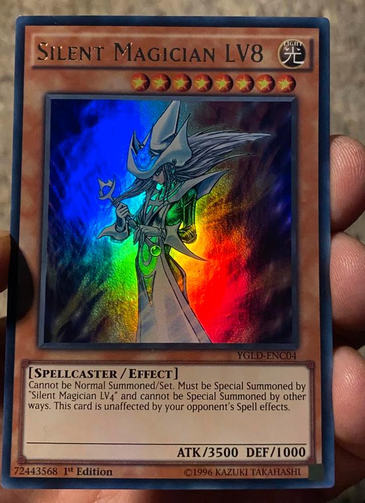 Yu-Gi-Oh! Silent Magician LV8 YGLD 1st Edition !, Hobby en Vrije tijd, Verzamelkaartspellen | Yu-gi-Oh!, Gebruikt, Losse kaart