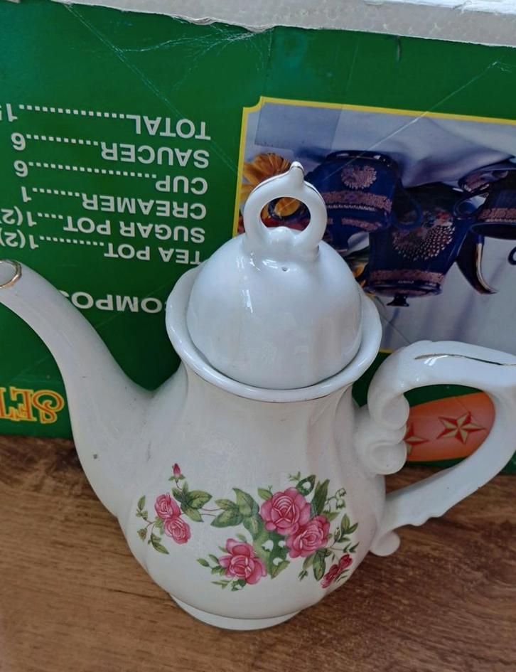 17 Delig Klein Serviesje met Rozenmotief, Antiek en Kunst, Antiek | Servies los, Ophalen of Verzenden