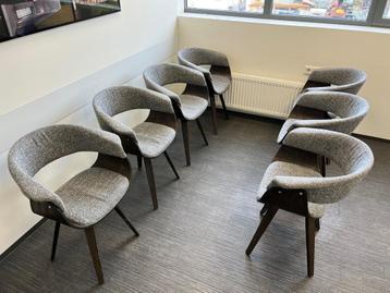 Eetkamerstoelen beschikbaar voor biedingen