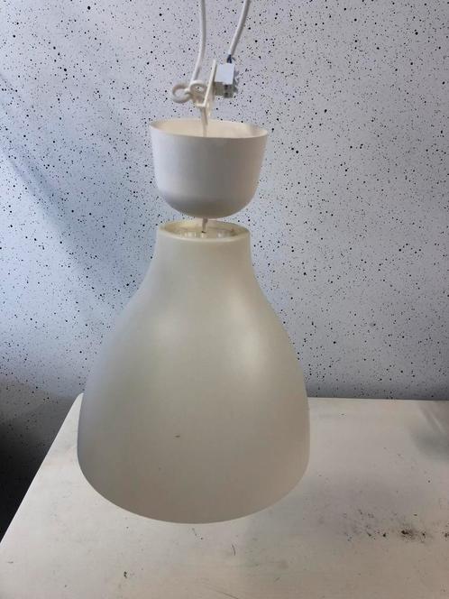 Ikea hanglamp wit 2 stuks, Huis en Inrichting, Lampen | Hanglampen, Zo goed als nieuw, Minder dan 50 cm, Ophalen of Verzenden