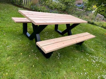 Picknicktafel stalen frame met douglas  beschikbaar voor biedingen