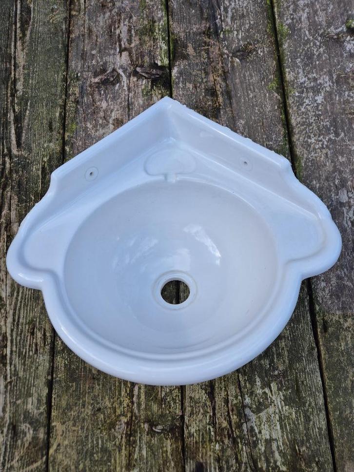 Hoekfonteintje met ronde vormen 30x30 diagonaal 41cm, Antiek en Kunst, Curiosa en Brocante, Ophalen