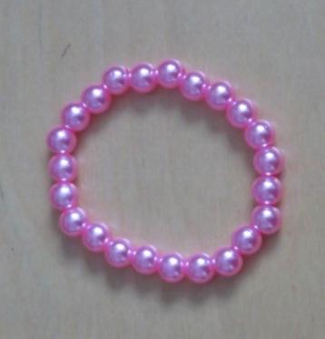 Roze armband beschikbaar voor biedingen