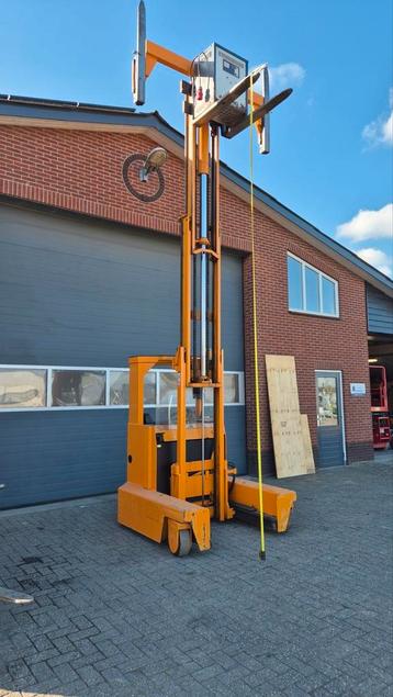 Zijlader / 4-weg 2500 KG triplex pimespo beschikbaar voor biedingen
