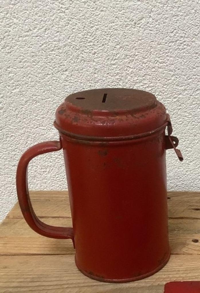 Leuk! Rode (metalen) collectebus. Ideaal als fooienpot! ;-), Antiek en Kunst, Curiosa en Brocante, Ophalen of Verzenden