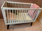 Kidsmill sixties bruin/wit commode en ledikant, Kinderen en Baby's, Babywiegjes en Ledikanten, Ophalen of Verzenden, Zo goed als nieuw