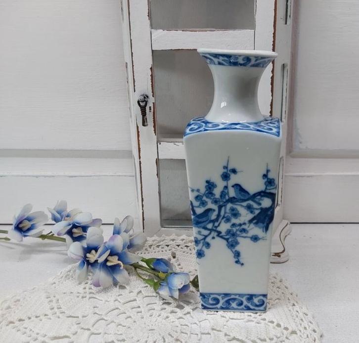 Porseleinen vaas, Japanse stijl, Antiek en Kunst, Antiek | Vazen, Ophalen of Verzenden