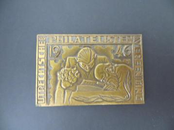 Messing plaquette Utrechtsche Philatelisten vereeniging 1946 beschikbaar voor biedingen