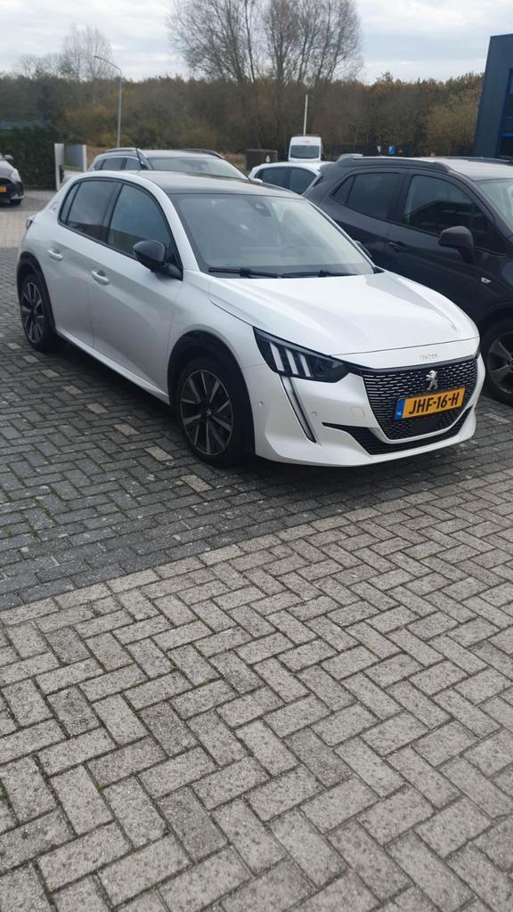 Peugeot 208 1.2 Puretech 130pk Eat8 2021 Wit, Auto's, Peugeot, Particulier, Achteruitrijcamera, Benzine, Hatchback, Automaat, Geïmporteerd