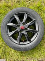 Toyota Aygo 14” lichtmetalen velgen zwart/rood + zomerbanden, Auto diversen, Auto-accessoires, Gebruikt, Ophalen of Verzenden