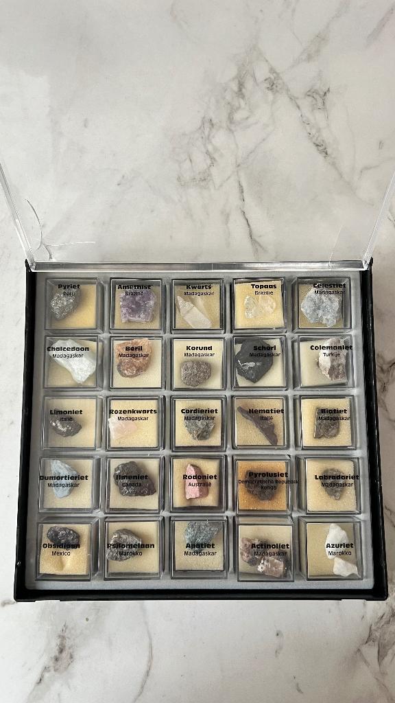 Verzameling stenen, fossielen en haaientanden, Verzamelen, Mineralen en Fossielen, Mineraal, Ophalen of Verzenden