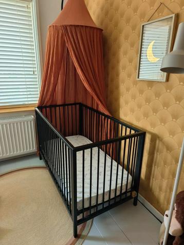 Babypark ledikant zwart metaal beschikbaar voor biedingen