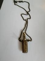Zeer oud parfum flesje met ketting zilver?? 6 Cm hoogte., Antiek en Kunst, Curiosa en Brocante, Ophalen of Verzenden