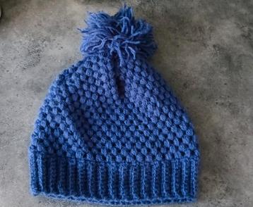 Gehaakte Muts met Pompon beschikbaar voor biedingen
