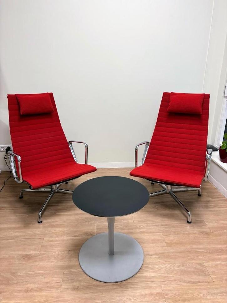 Set van 2 Originele Vitra Eames EA 124 Lounge Chairs – Rood, Huis en Inrichting, Fauteuils, Gebruikt, Metaal, Stof, Ophalen