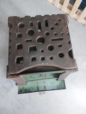 Gatenplaat, stuikblok op originele voet beschikbaar voor biedingen