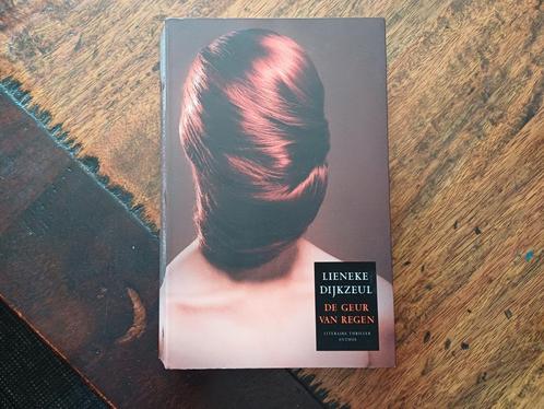 Lieneke Dijkzeul - De geur van regen, Boeken, Thrillers, Zo goed als nieuw, Nederland, Ophalen of Verzenden