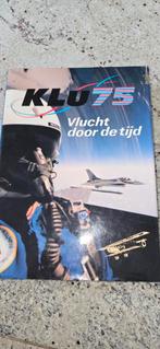 KLu 75: Vlucht door de tijd, Gelezen, Kolonel A.P. de Jong, Ophalen of Verzenden, 1945 tot heden