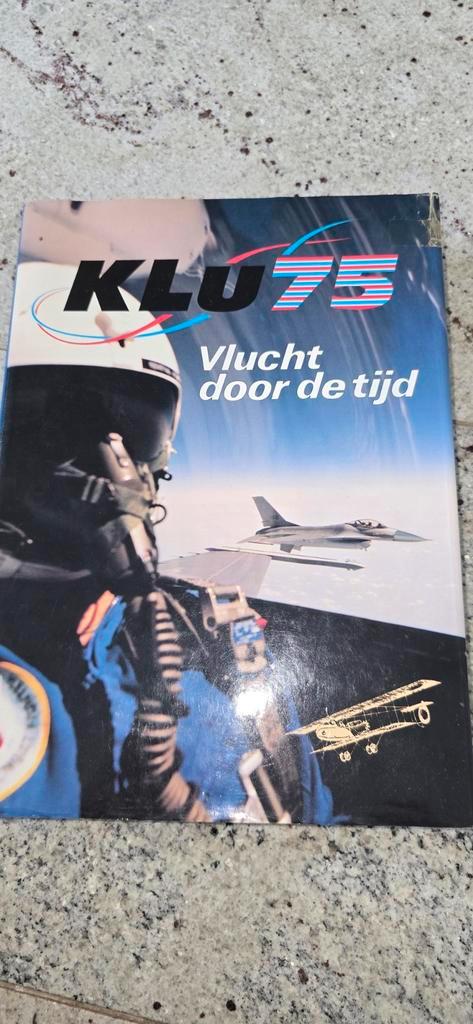 KLu 75: Vlucht door de tijd, Boeken, Oorlog en Militair, Gelezen, Luchtmacht, 1945 tot heden, Ophalen of Verzenden