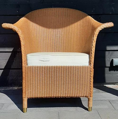 Lloyd loom kuipstoel met vastzittend zitkussen, Huis en Inrichting, Stoelen, Zo goed als nieuw, Eén, Kunststof, Bruin, Ophalen