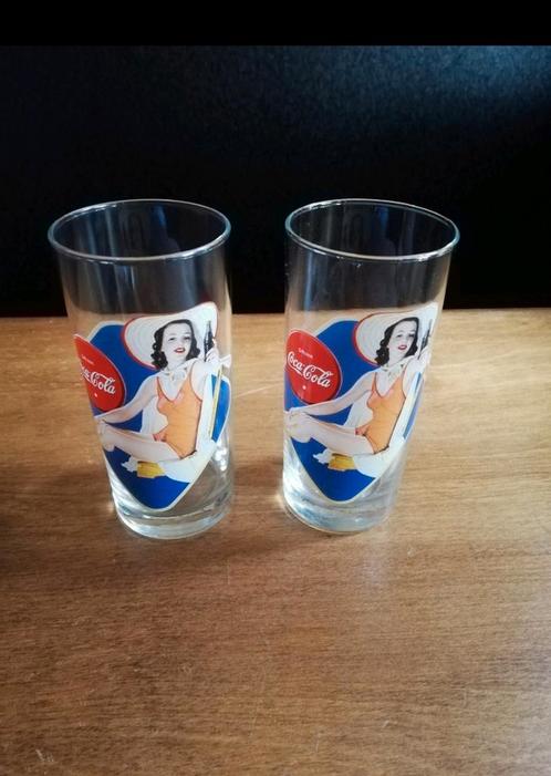 retro vintage coca cola glas vrouw in badpak 2st beschikbaar, Verzamelen, Glas en Borrelglaasjes, Nieuw, Frisdrankglas, Ophalen of Verzenden