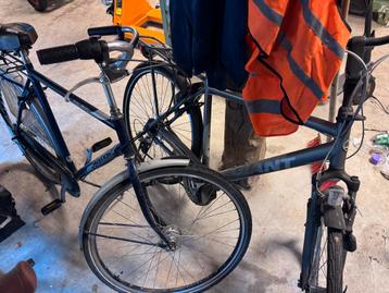 2 Herenfietsen - Opknapper of voor onderdelen beschikbaar voor biedingen