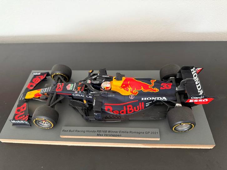 Red Bull RB16B 1:18 - Verstappen Emilia Romagna & Turkije, Hobby en Vrije tijd, Modelauto's | 1:18, Zo goed als nieuw, Auto, Overige merken