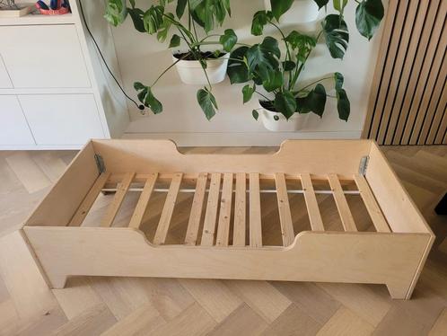 Stoere peuterbed van VanStoerHout incl. matras en mat. besch, Kinderen en Baby's, Kinderkamer | Bedden, Zo goed als nieuw, 140 tot 160 cm