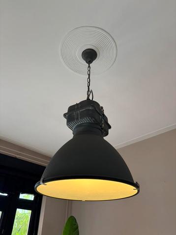 Zeer Robuuste Hanglamp beschikbaar voor biedingen
