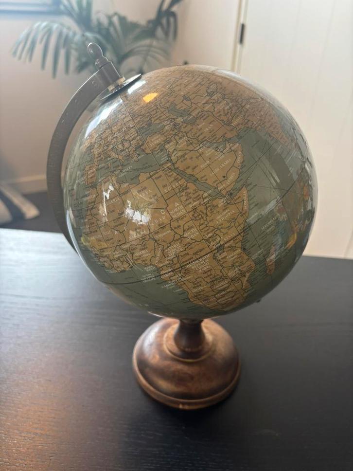 Decoratieve wereldbol – antiek look op voet, Huis en Inrichting, Woonaccessoires | Wereldbollen, Zo goed als nieuw, Ophalen of Verzenden
