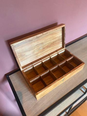 Originele houten vintage theedoos met messing details beschikbaar voor biedingen