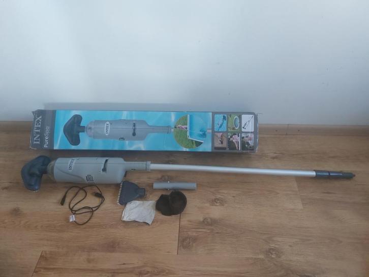 INTEX OPLAADBARE ZWEMBAD HANDSTOFZUIGER, Tuin en Terras, Zwembad-toebehoren, Zo goed als nieuw, Overige typen, Verzenden