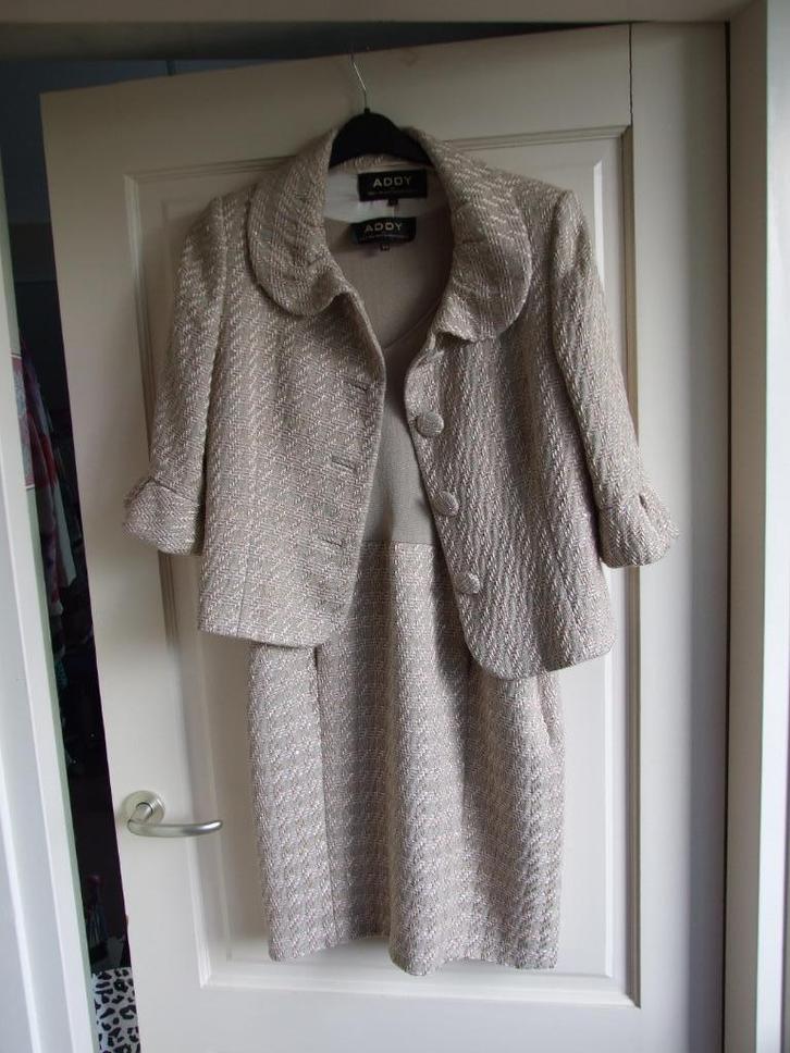 Addy van den Krommenacker jurk en jasje 40/42, Kleding | Dames, Gelegenheidskleding, Zo goed als nieuw, Overige typen, Beige, Ophalen of Verzenden