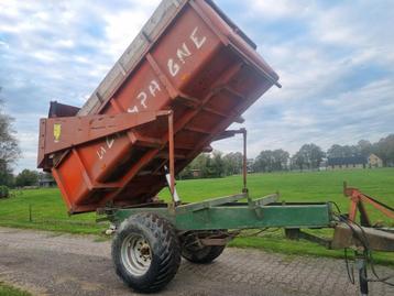  diepwoeler grondbak. dubbele hark .kipwagen, hefmast beschikbaar voor biedingen