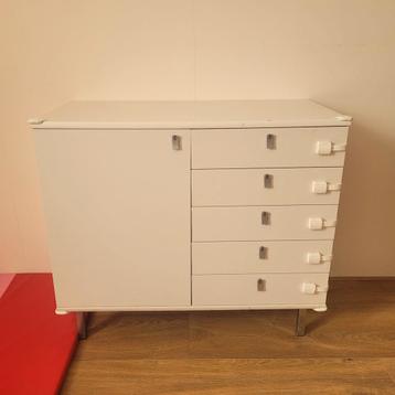 Wit Kastje met Kindersloten