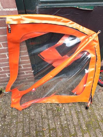 Oranje regenhoes -  beschikbaar voor biedingen