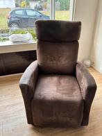 Donkerbruine relaxstoel met uitklapbaar beengedeelte, Huis en Inrichting, Fauteuils, Ophalen, Gebruikt, Kunststof, 75 tot 100 cm