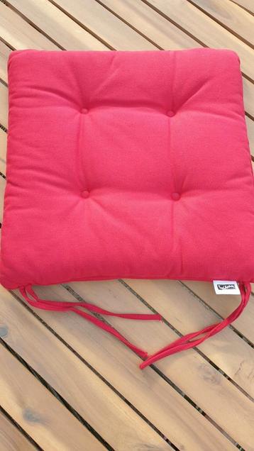 4 TUINSTOELZITTING KUSSENS ROOD 37x37 cm beschikbaar voor biedingen
