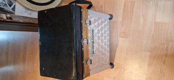 Kleine viskist beschikbaar voor biedingen