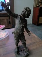 Antiek bronzen beeldje van spelend jongetje, Antiek en Kunst, Ophalen of Verzenden