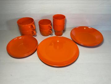 Vintage oranje Mepal tweepersoons campingservies beschikbaar voor biedingen
