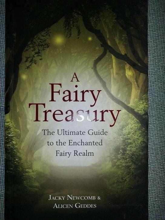 A Fairy Treasury - Ontdek de Elfenwereld!, Boeken, Esoterie en Spiritualiteit, Gelezen, Achtergrond en Informatie, Spiritualiteit algemeen