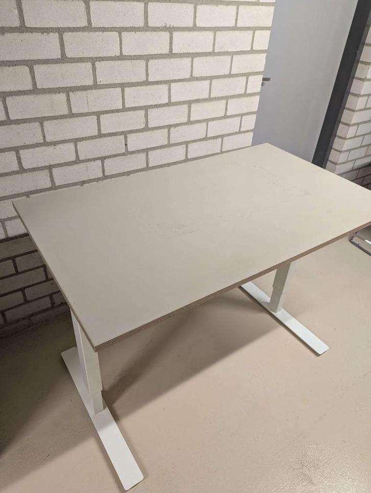 IKEA zit/sta bureau – 120x70 cm, Huis en Inrichting, Bureaus, Stabureau, In hoogte verstelbaar, Ophalen