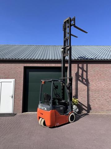 Toyota 8FBET15 1500kg triplo 500cm elektrische heftruck beschikbaar voor biedingen