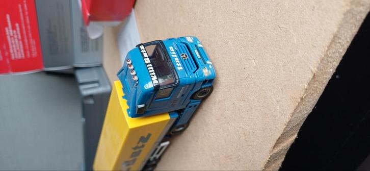 Herpa Mercedes-Benz Willi Betz italia, Hobby en Vrije tijd, Modelauto's | 1:87, Zo goed als nieuw, Bus of Vrachtwagen, Herpa, Ophalen of Verzenden