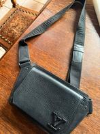 Heren schouder tas echt leer met logo, Sieraden, Tassen en Uiterlijk, Zonnebrillen en Brillen | Heren, Overige merken, Verzenden