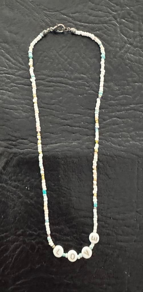 Nieuw kralen ketting wit met love, Ophalen of Verzenden, Nieuw, Wit, Kunststof