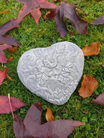Decoratie hart , tuin,hart ,liefde beschikbaar voor biedingen
